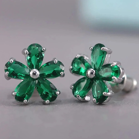🌸Beautiful Tiny Plum Blossom Zircon Dainty Stud Earrings for Women,UNVN1… - Picture 1 of 4